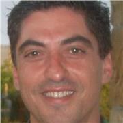 Persona activa para buscar el interés del alumno, intentando complementar lo aprendido en clase para cubrir las dudas que le puedan surgir y desarrollar sus capacidades de resolución y entendimiento.
Como experiencia, he dado clases de español, matemátic